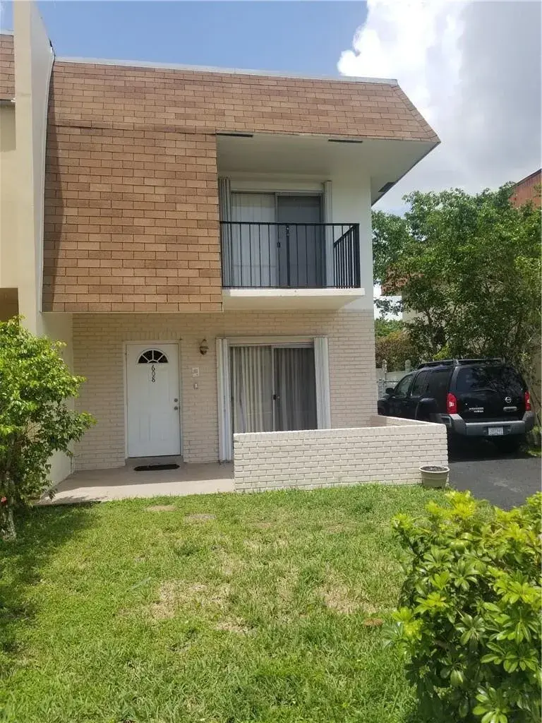 2 bedroom 2 bath Residential for sale at 608 SW 80th Terrace, North Lauderdale FL 33068