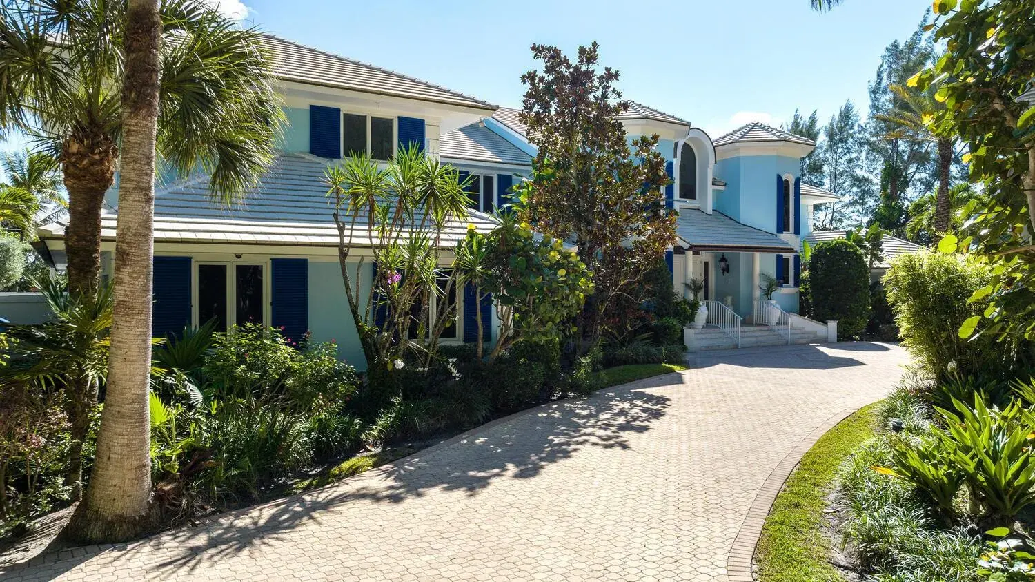 6 bedroom 7 bath Residential for sale at 2999 N Ocean Boulevard, Gulf Stream FL 33483