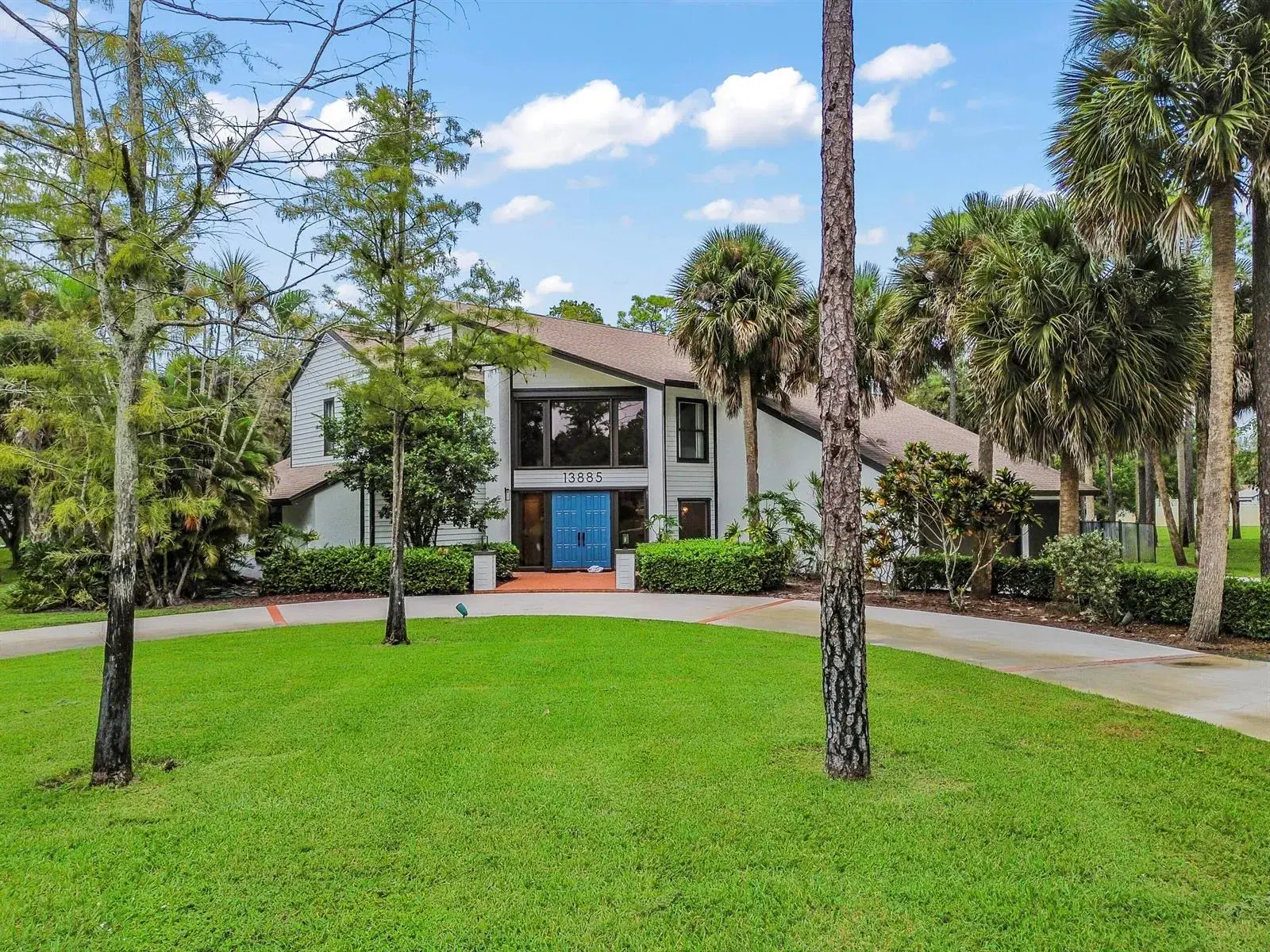 4 bedroom 3 bath Residential for sale at 13885 Greentree Trail, Wellington FL 33414
