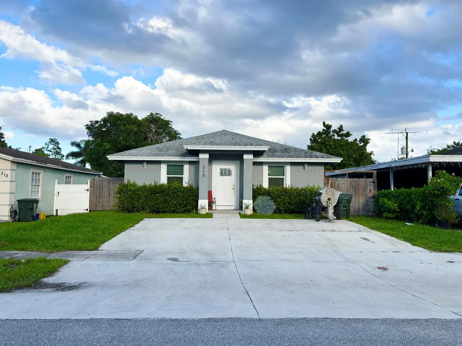3 bedroom 2 bath Residential for sale at 310 JENNINGS Avenue, FL 33463