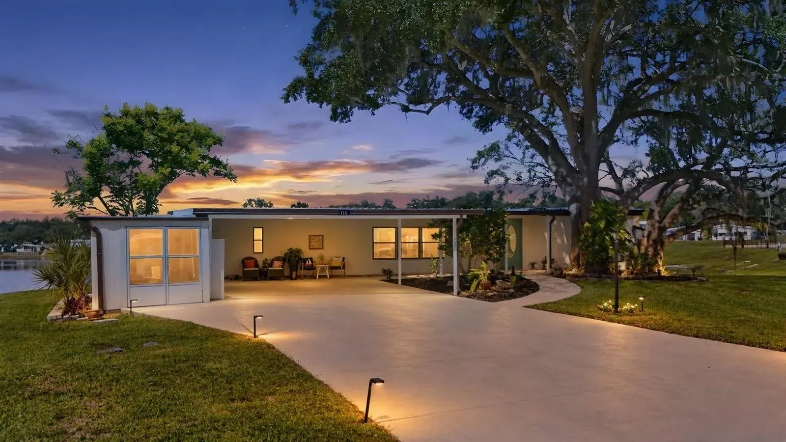 3 bedroom 2 bath Residential for sale at 115 Willow Way, FL 32159