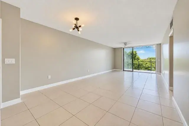 1410 S Federal Highway # 303, FL 33460