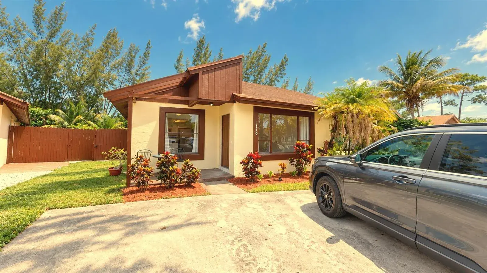 3 bedroom 2 bath Residential for sale at 3770 MIL LAKE Court, FL 33463