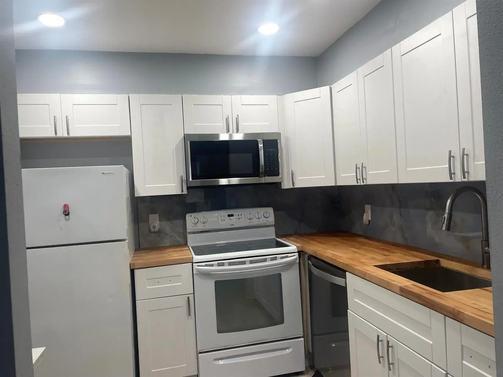 1 bedroom 1 bath for sale at 370 Saxony H # 370, Delray Beach FL 33446