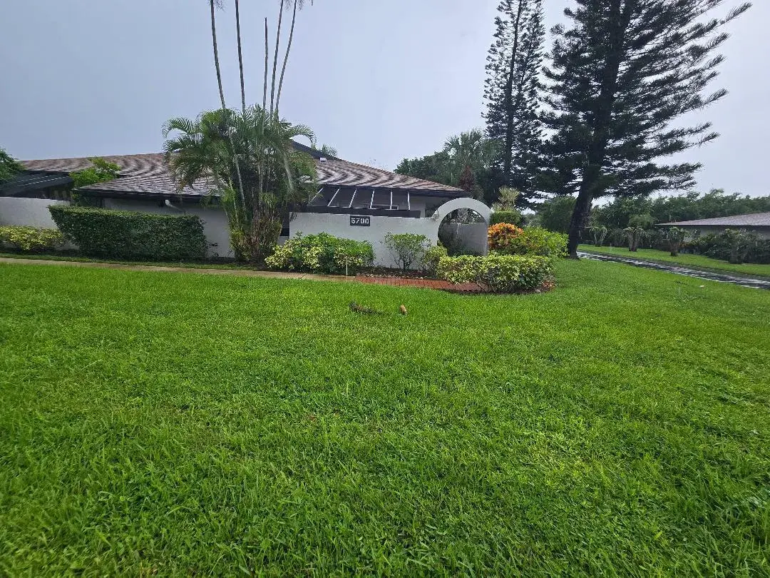 2 bedroom 2 bath Residential for sale at 5700 Queen Palm Court # B, Delray Beach FL 33484