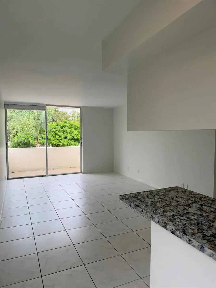 1 bedroom 1 bath Residential Lease for rent at 100 SE 21ST Street # 8, Fort Lauderdale FL 33316