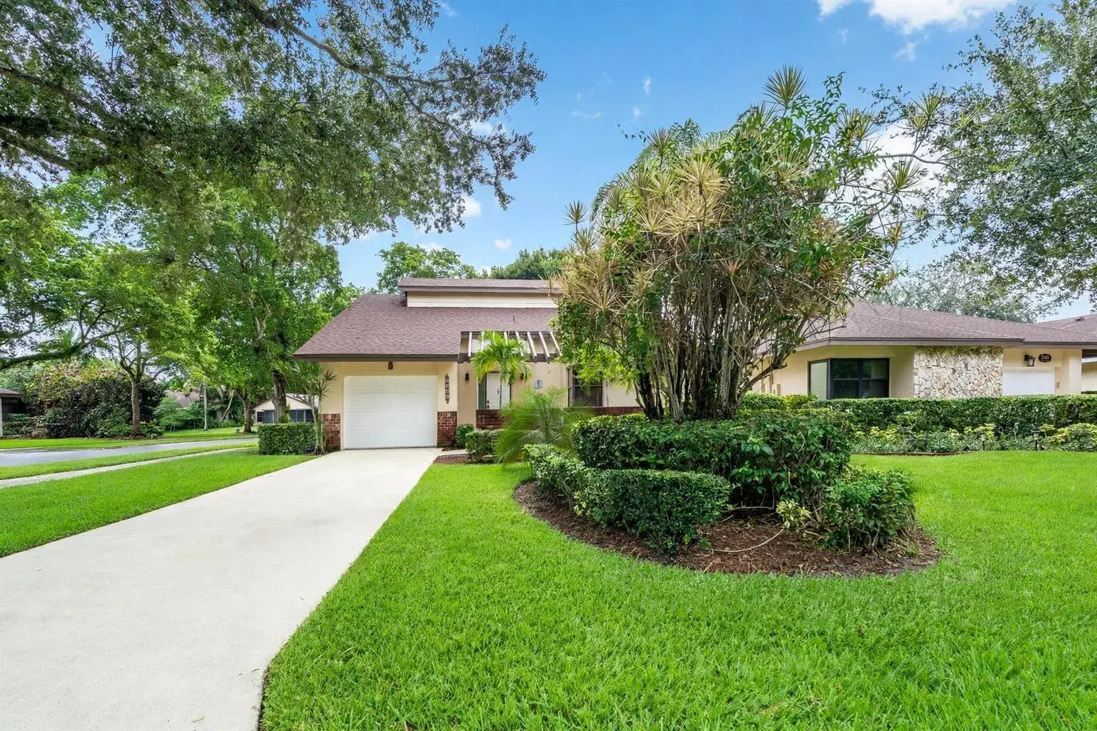 2 bedroom 2 bath Residential for sale at 2588 Blue Sage Avenue, Coconut Creek FL 33063
