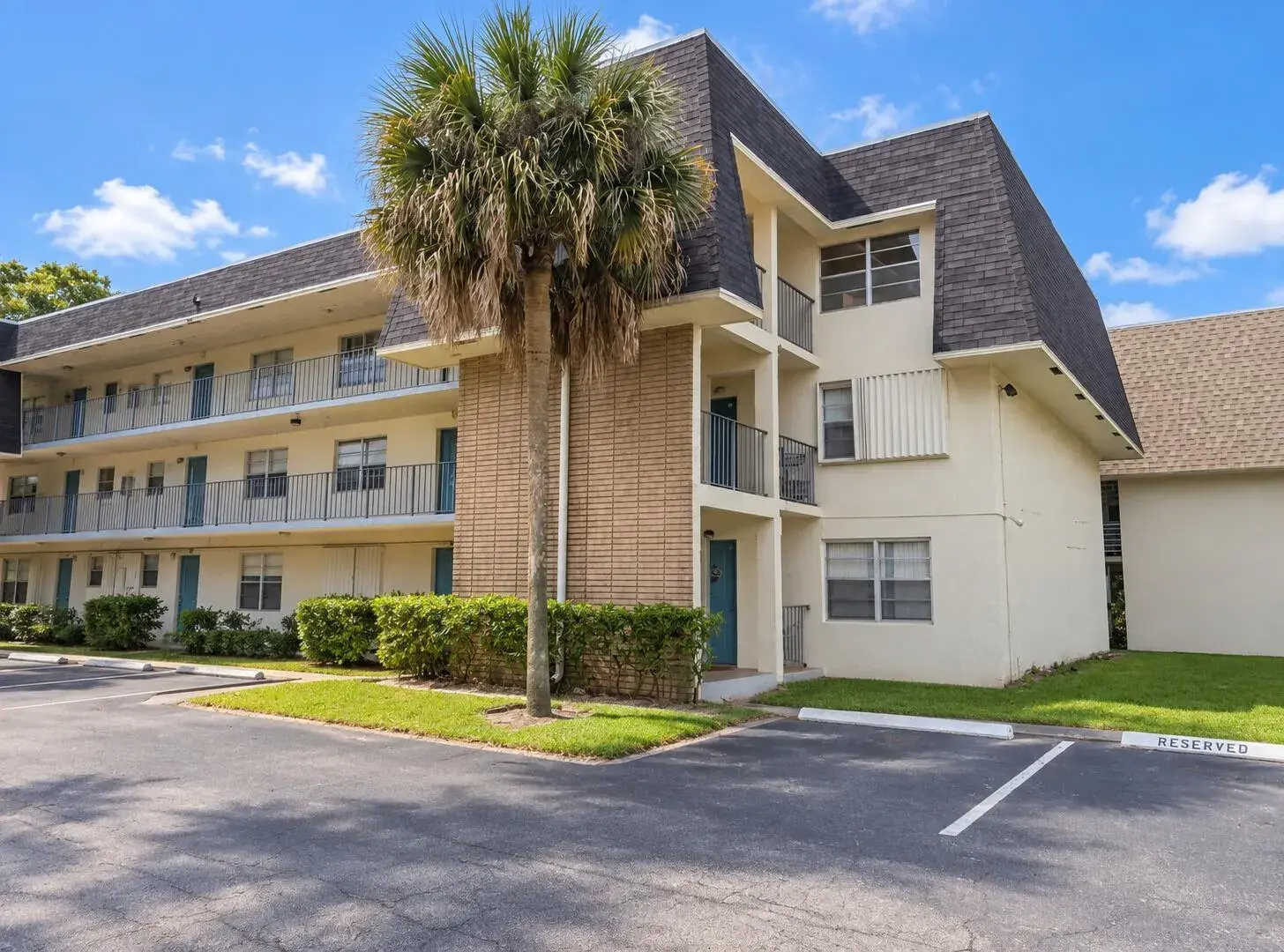 2 bedroom 2 bath Residential for sale at 613 S STATE ROAD 7 # 2F, Margate FL 33068