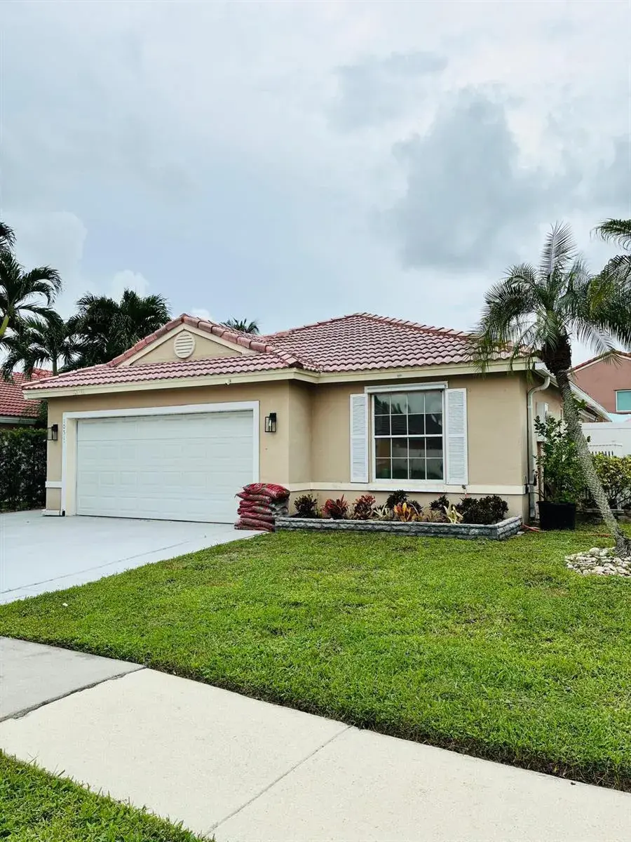 3 bedroom 2 bath Residential for sale at 1051 NW 191ST Avenue, Pembroke Pines FL 33029