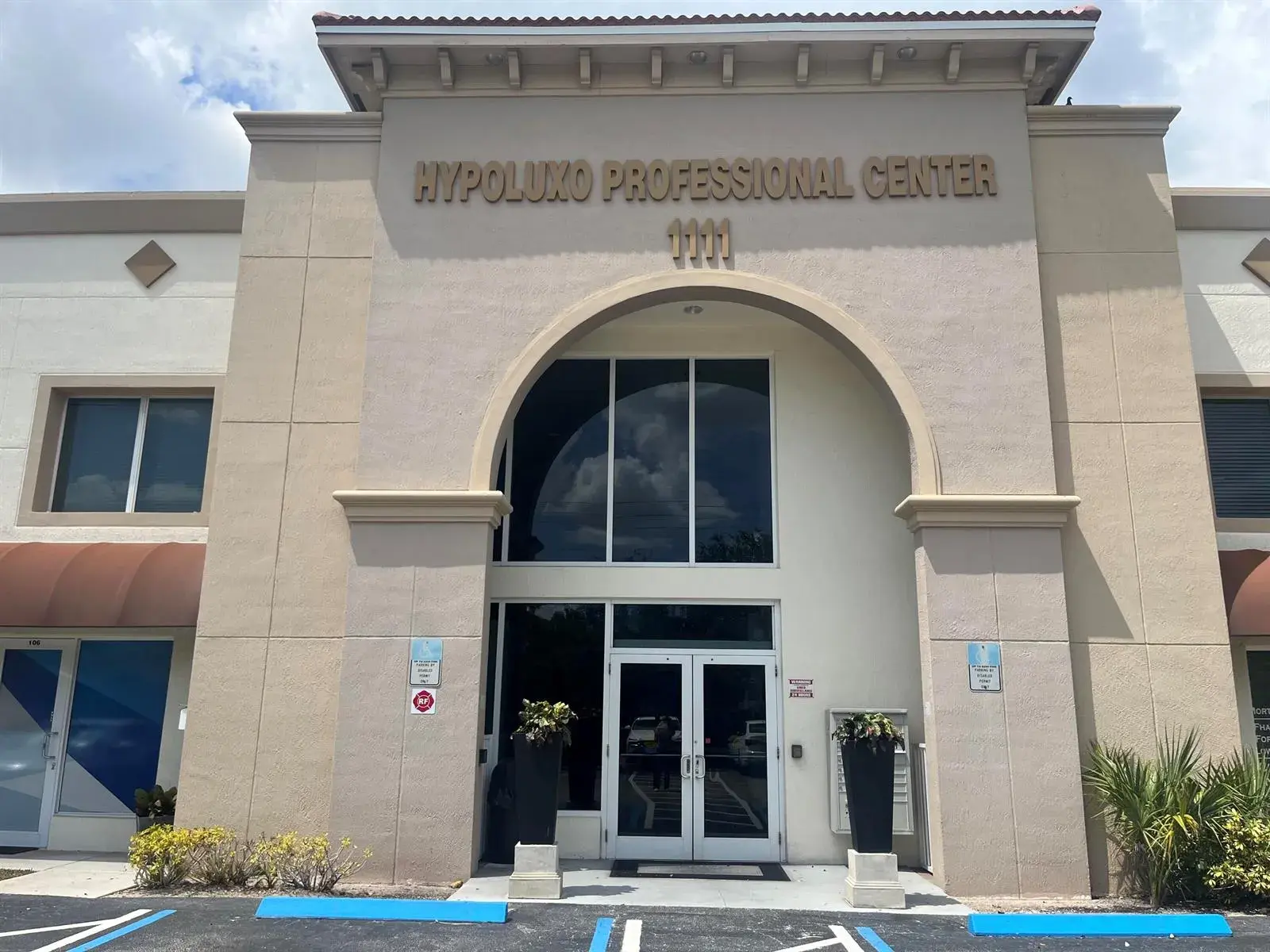 Commercial Sale for sale at 1111 HYPOLUXO Road # 101, Lantana FL 33462