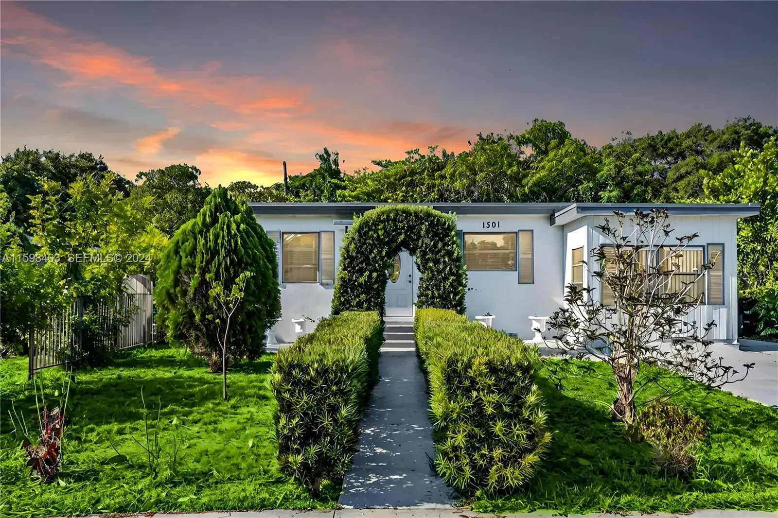 4 bedroom 1 bath Residential for sale at 1501 N 18TH Avenue N, FL 33460