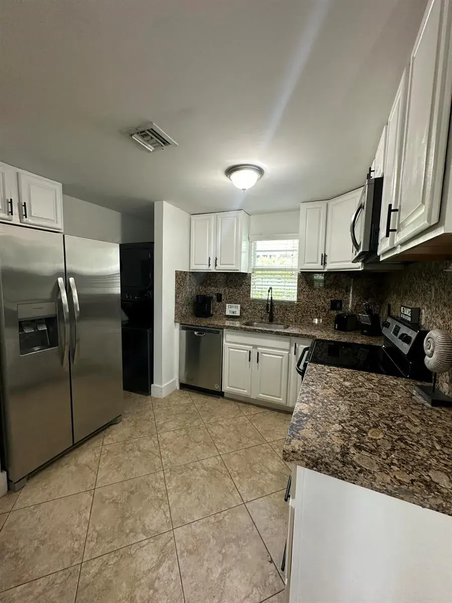 2703 NE 6TH Lane, Wilton Manors FL 33334