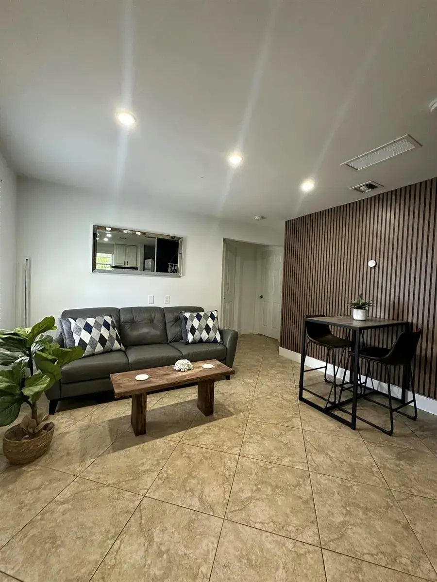 2703 NE 6TH Lane, Wilton Manors FL 33334
