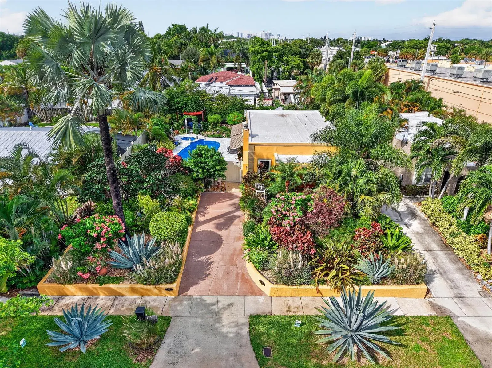 2 bedroom 2 bath Residential for sale at 415 Colonial Road, West Palm Beach FL 33405