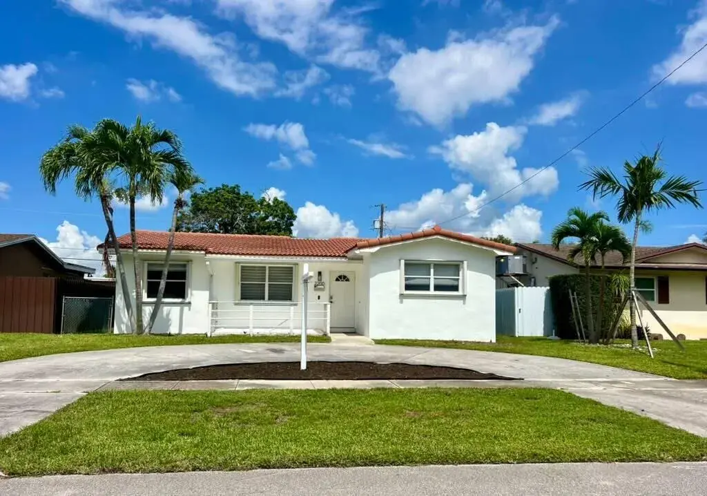 3 bedroom 2 bath Residential for sale at 2200 N 47th Avenue, Hollywood FL 33021