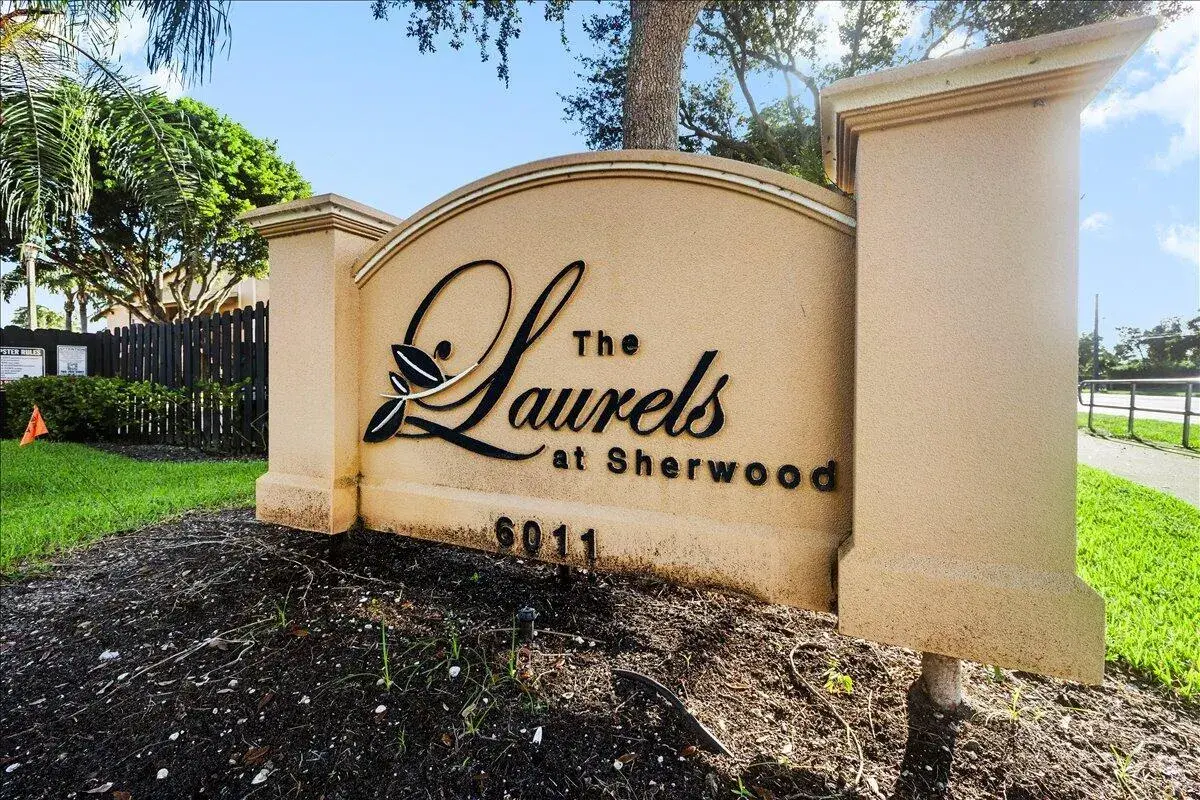 3 bedroom 2 bath Residential for sale at 6041 10th Avenue N # 125, FL 33463