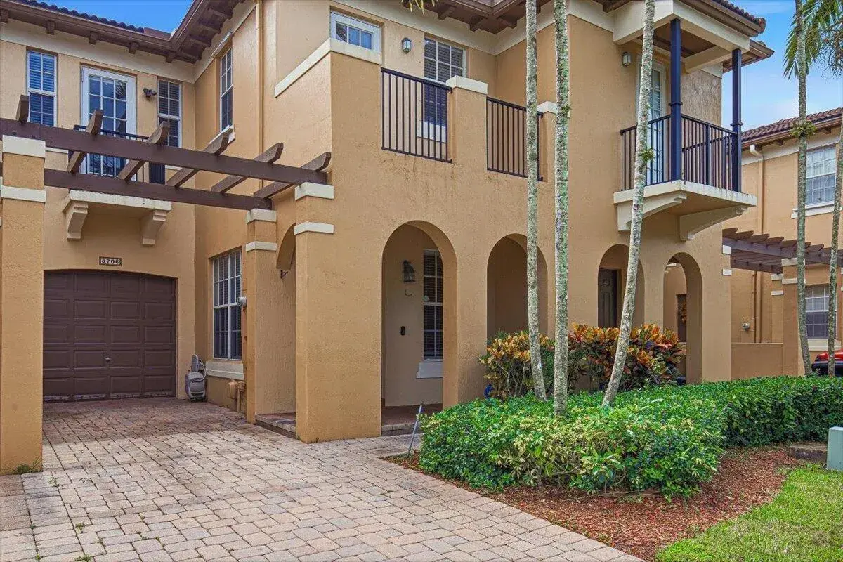 3 bedroom 2 bath Residential for sale at 8706 Blaze Court, Davie FL 33328