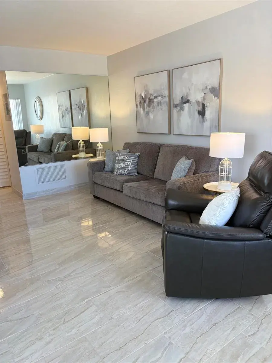 3280 LAKE OSBORNE Drive # 206, FL 33461