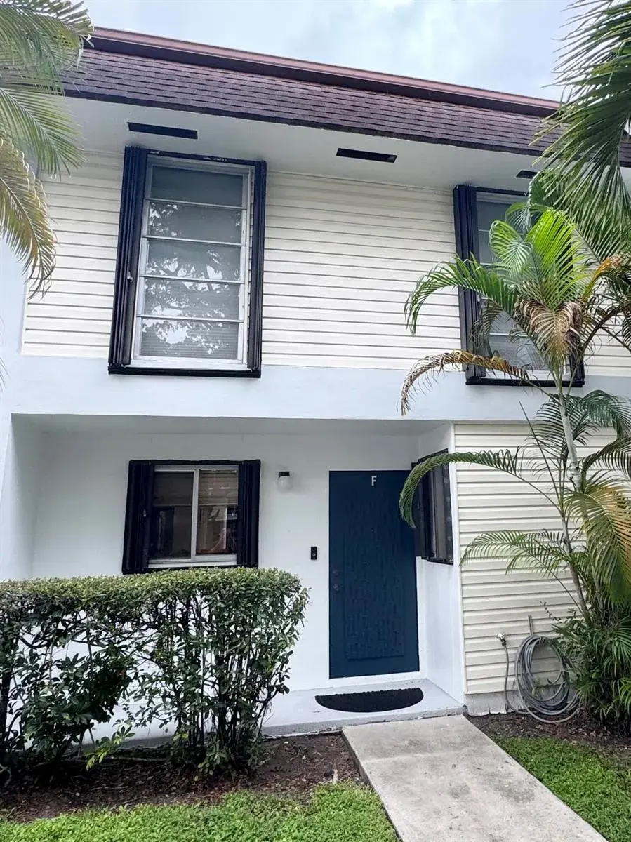 3 bedroom 2 bath Residential for sale at 3321 Farragut Street # 7F, Hollywood FL 33021