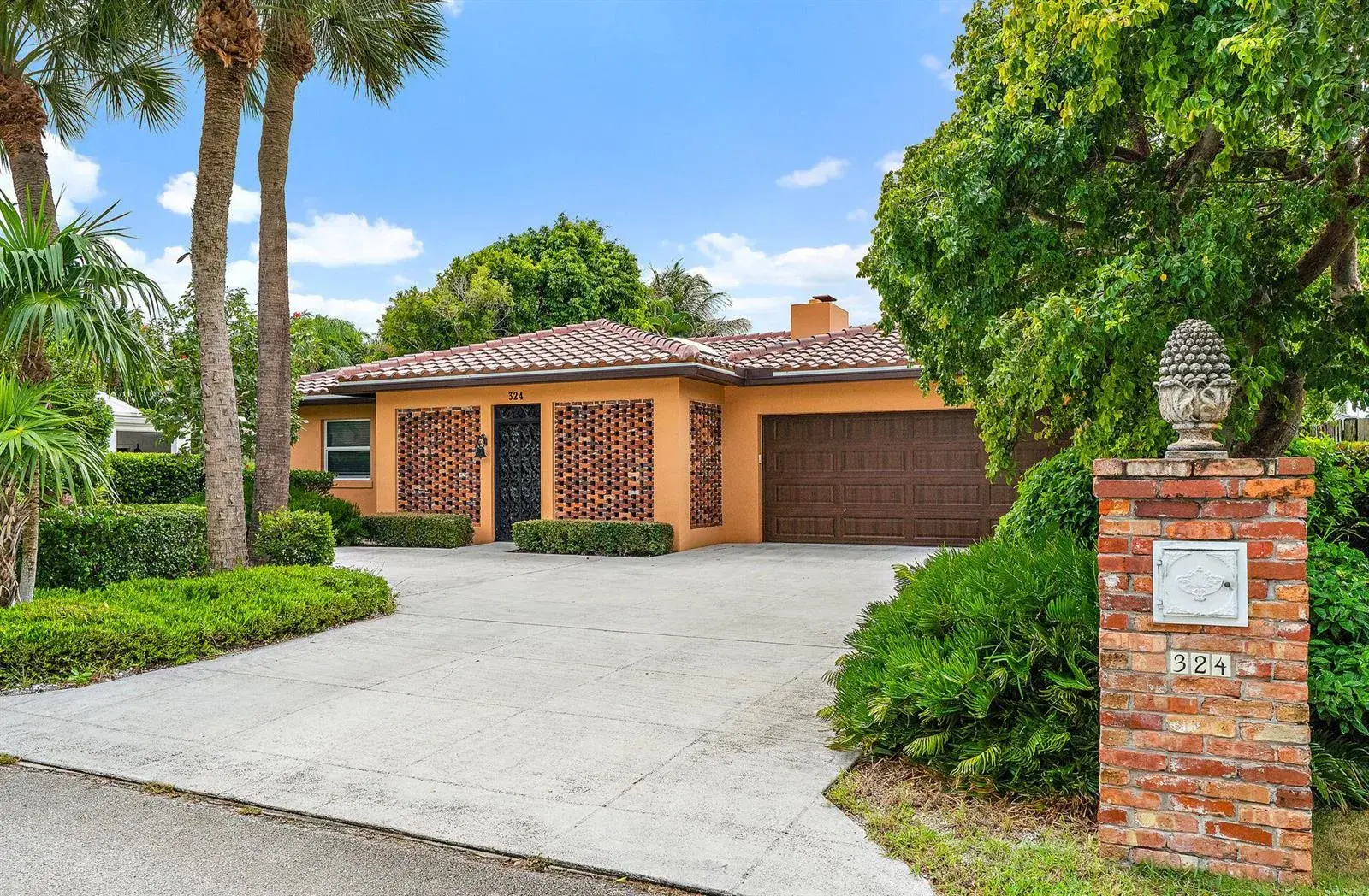 3 bedroom 2 bath Residential for sale at 324 Sandal Lane, Palm Beach Shores FL 33404