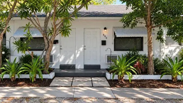 1 bedroom 1 bath Residential Lease for rent at 590 NE 15th Avenue, Fort Lauderdale FL 33301