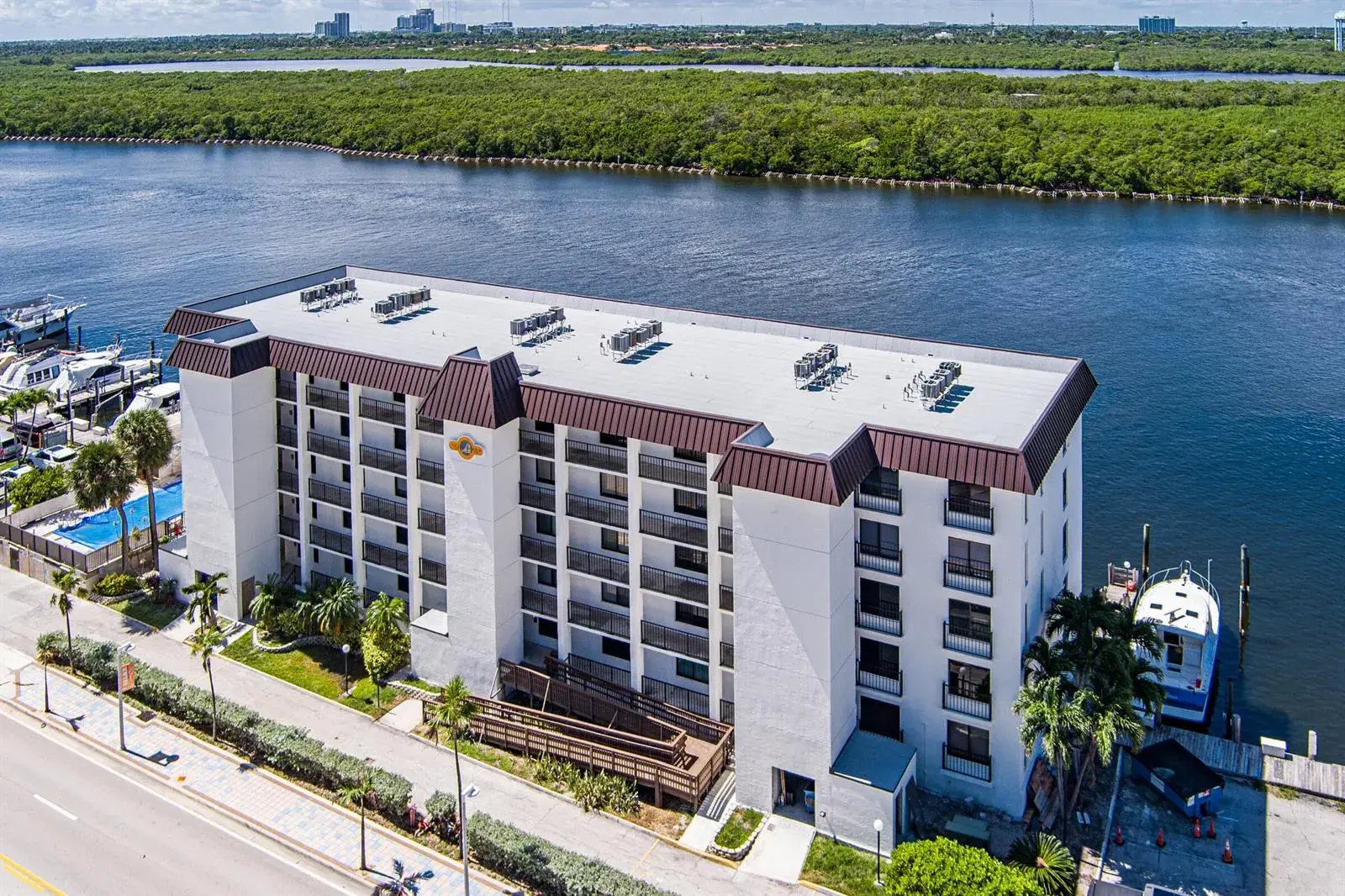 2 bedroom 2 bath Residential for sale at 3200 N OCEAN Drive # 402, Hollywood FL 33019