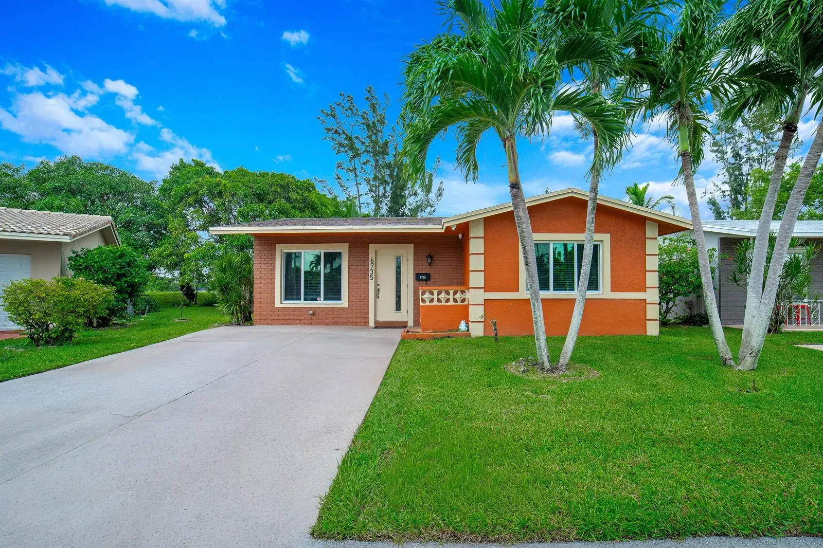 2 bedroom 1 bath Residential for sale at 6735 NW 62nd Street, Tamarac FL 33321