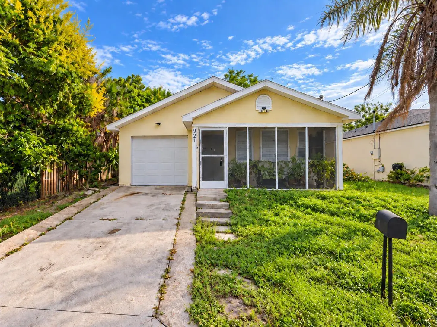 3 bedroom 2 bath Residential for sale at 921 REDWOOD Street, FL 32117