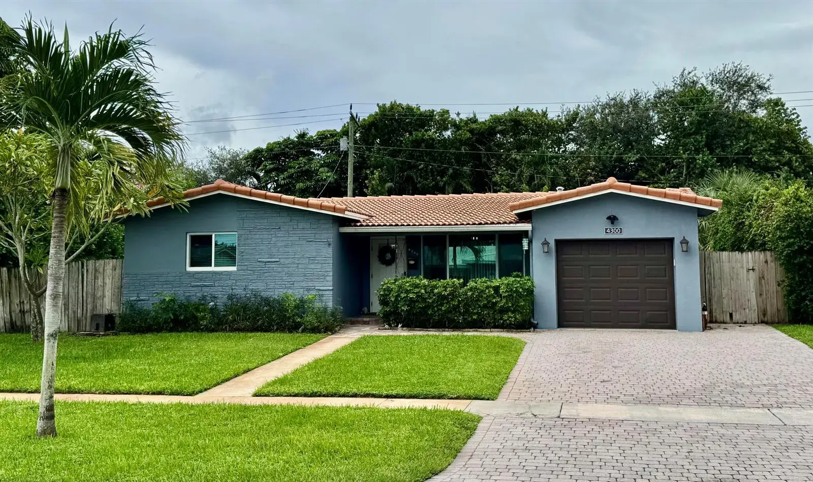 3 bedroom 2 bath Residential for sale at 4300 GRANT Street, Hollywood FL 33021