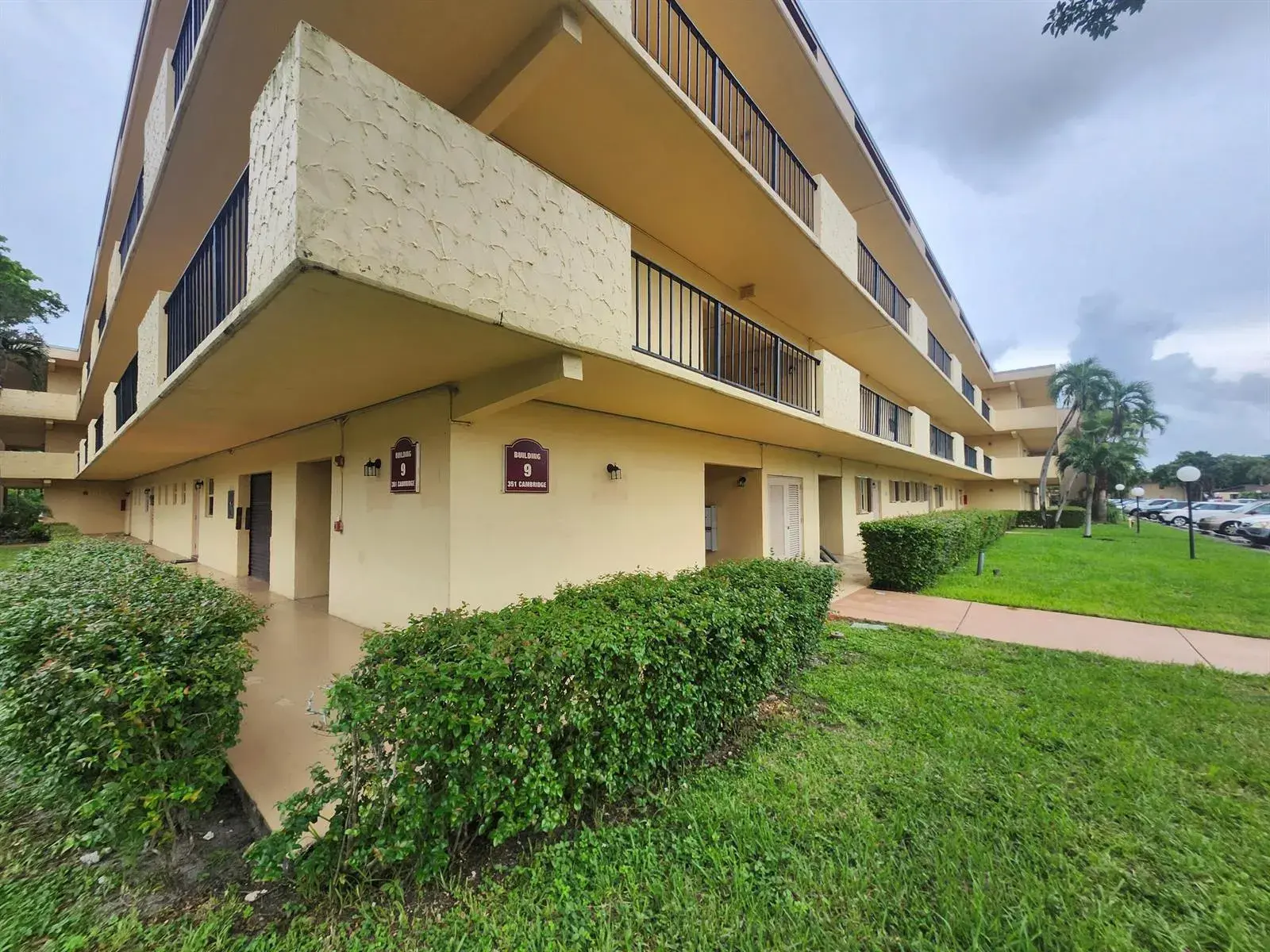 2 bedroom 2 bath Residential for sale at 351 Cambridge Road # 311, Hollywood FL 33024