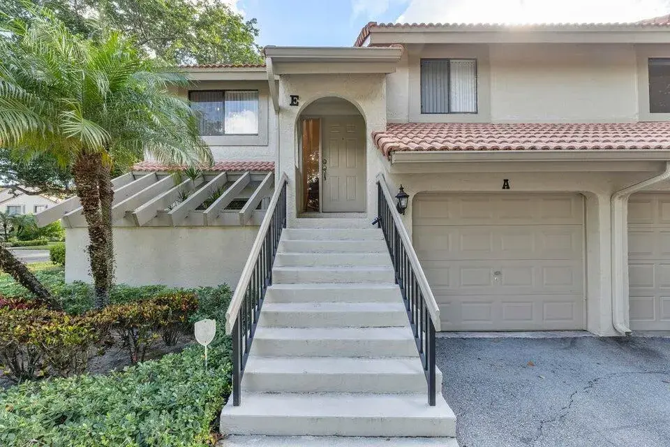 3 bedroom 2 bath Residential for sale at 5720 Coach House Circle, Boca Raton FL 33486