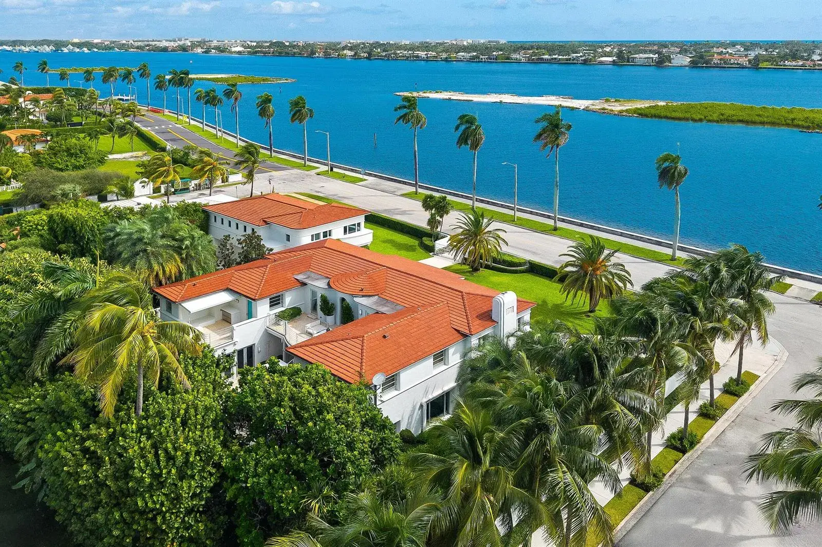 6 bedroom 7 bath Residential for sale at 2631 S Flagler Drive, West Palm Beach FL 33405