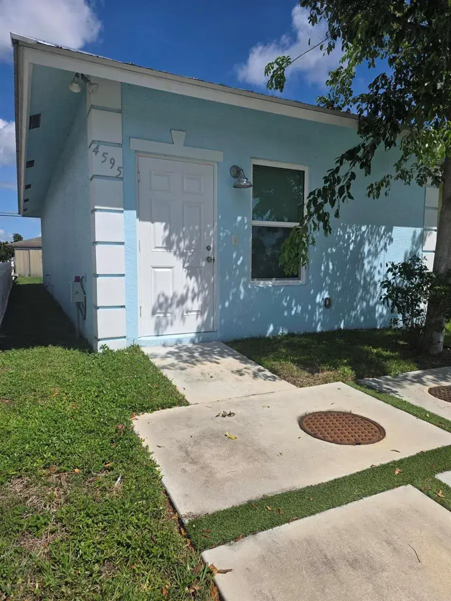 4595 Cambridge Street, FL 33463