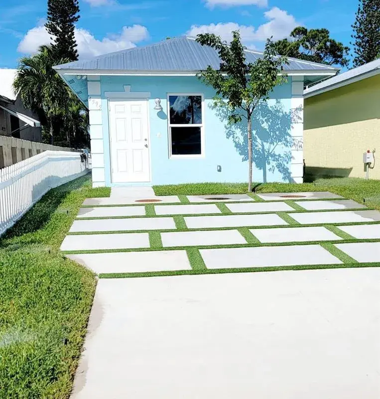 4595 Cambridge Street, FL 33463
