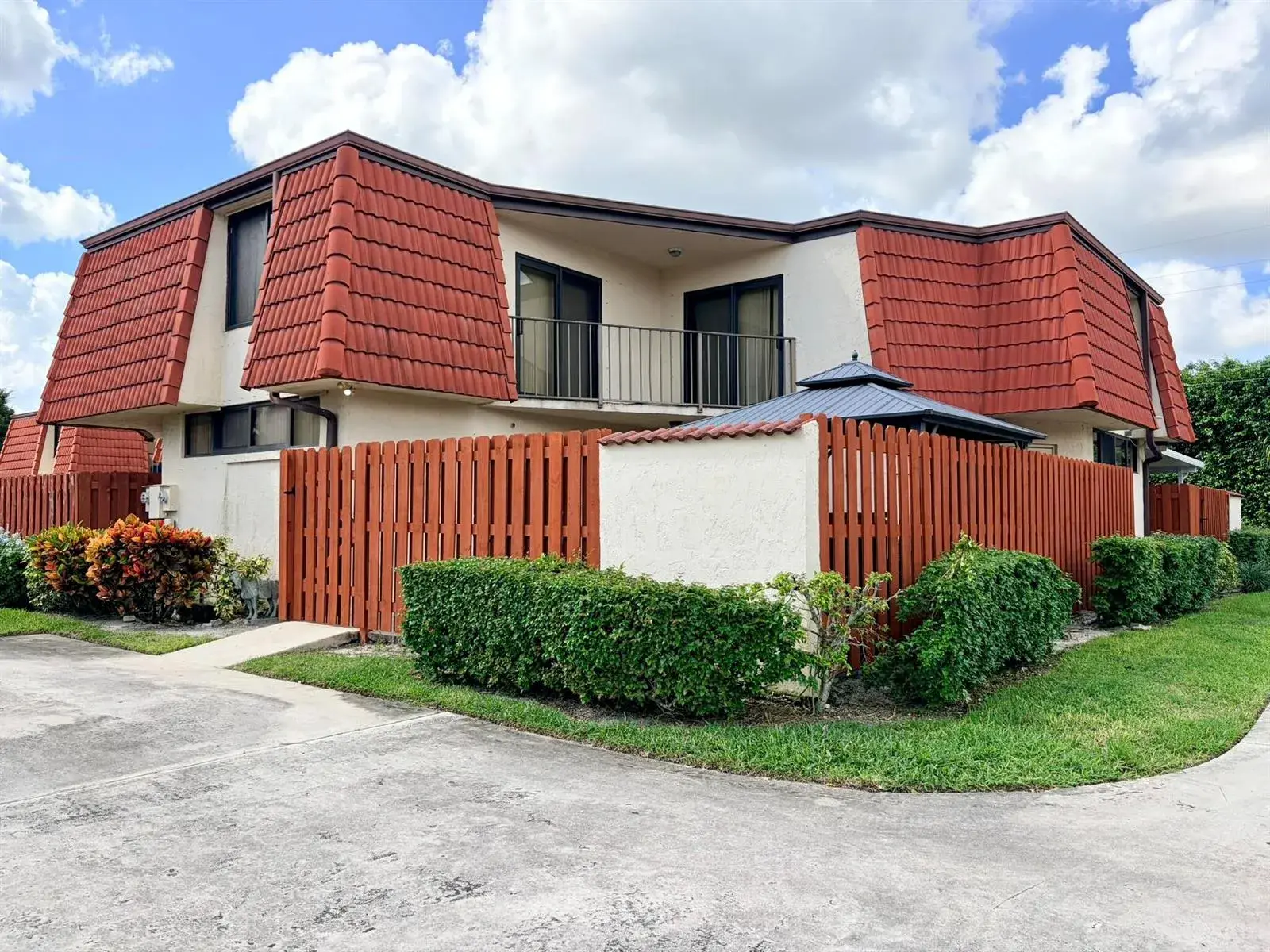 2 bedroom 2 bath Residential for sale at 3870 VICTORIA Drive, West Palm Beach FL 33406