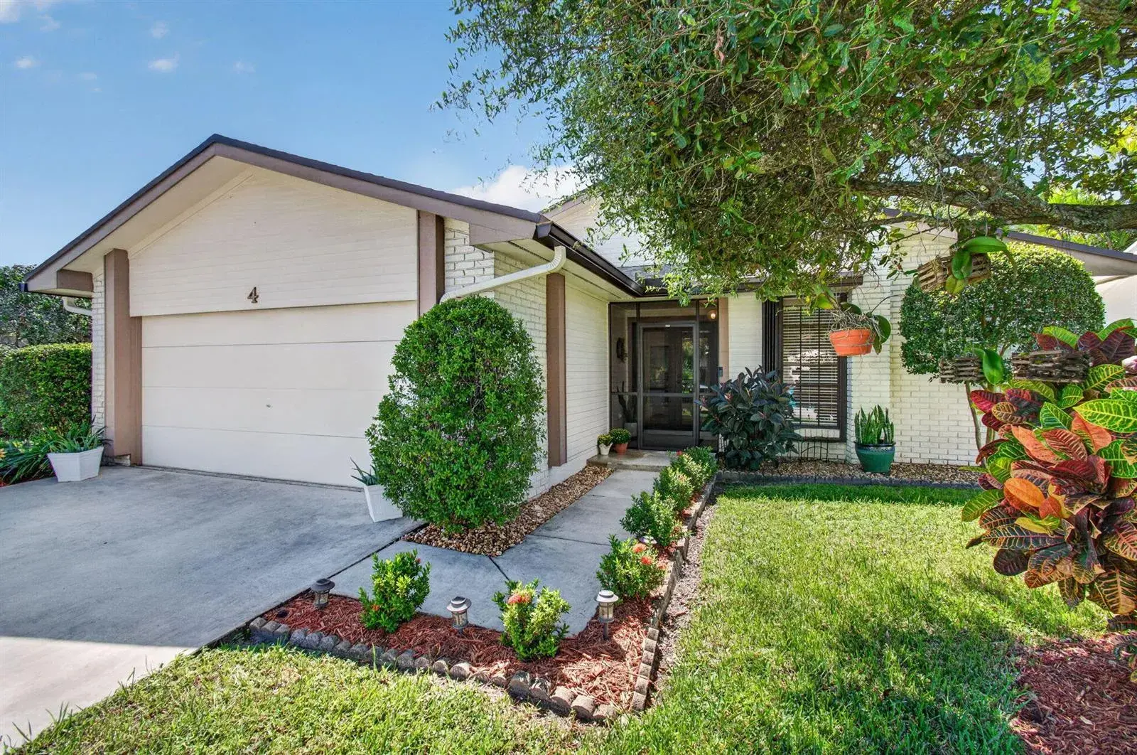 2 bedroom 2 bath Residential for sale at 4 Fawlkland Circle, Boynton Beach FL 33426