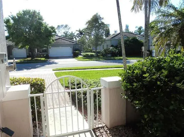 2451 ARAGON Boulevard # 1, Sunrise FL 33322