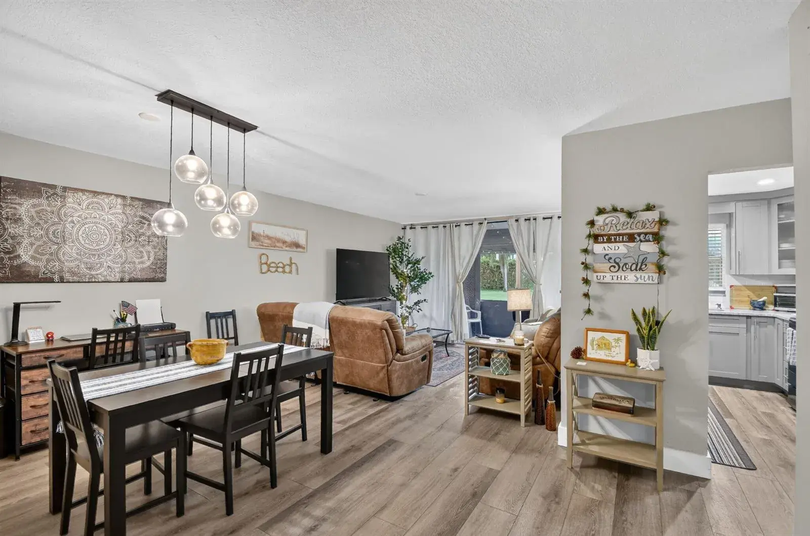 1 bedroom 1 bath Residential for sale at 500 DAVIS Road # 25, Palm Springs FL 33461