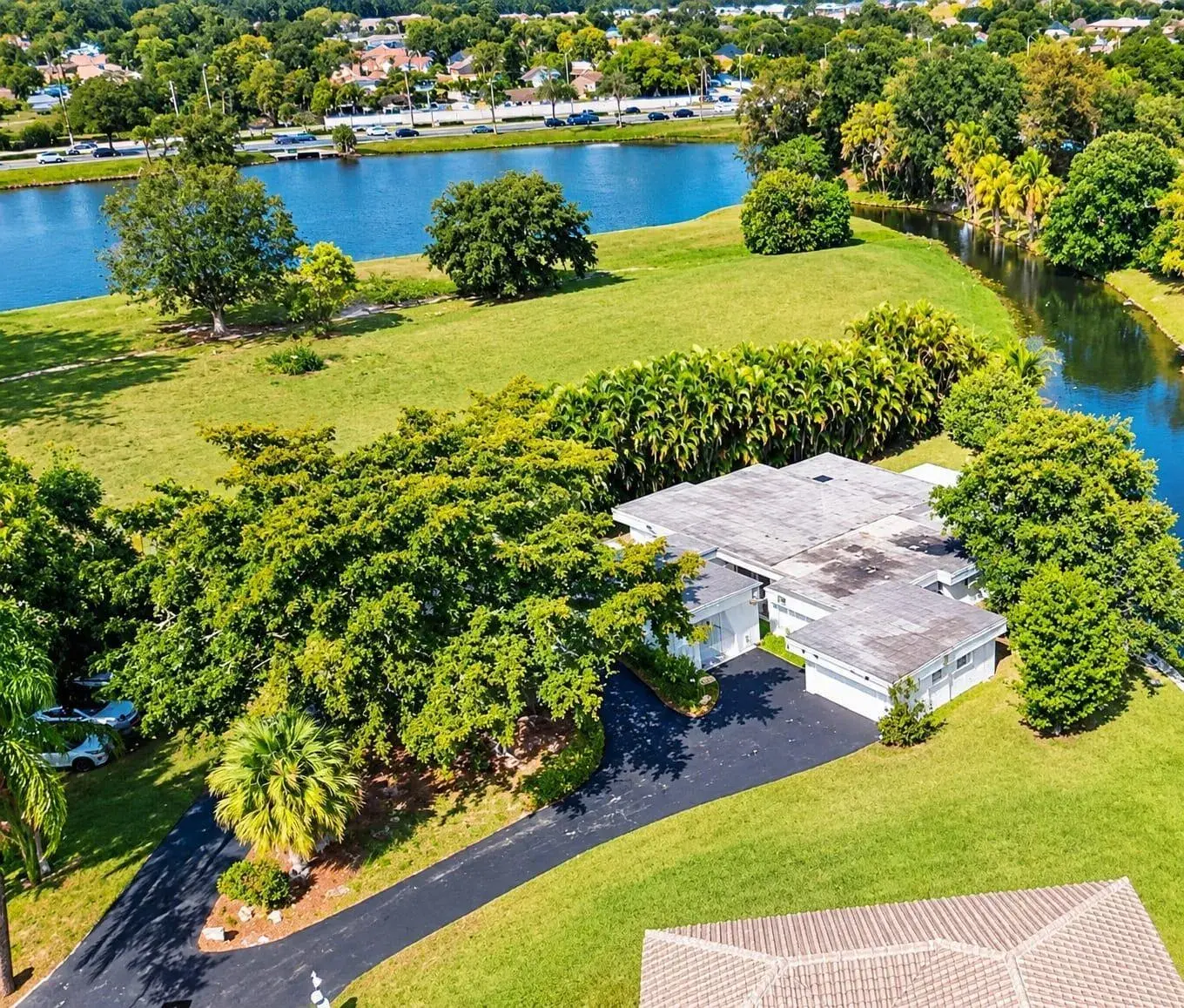 3 bedroom 3 bath Residential for sale at 5707 WHITE HICKORY Circle, Tamarac FL 33319