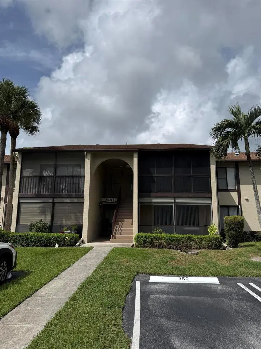 2 bedroom 2 bath Residential for sale at 821 SKY PINE Way # C2, FL 33415