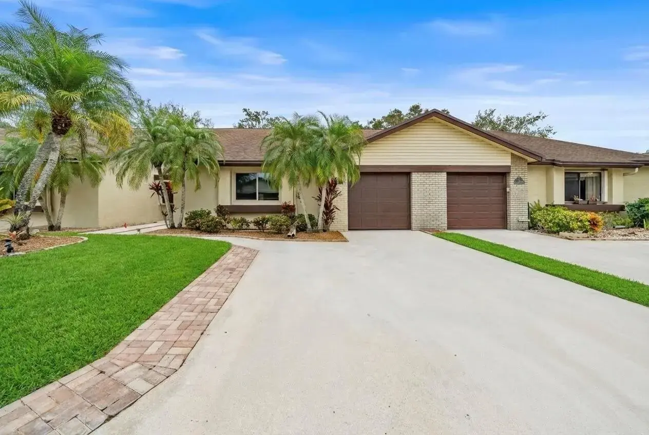 3 bedroom 2 bath Residential for sale at 137 MEANDER Circle, Royal Palm Beach FL 33411