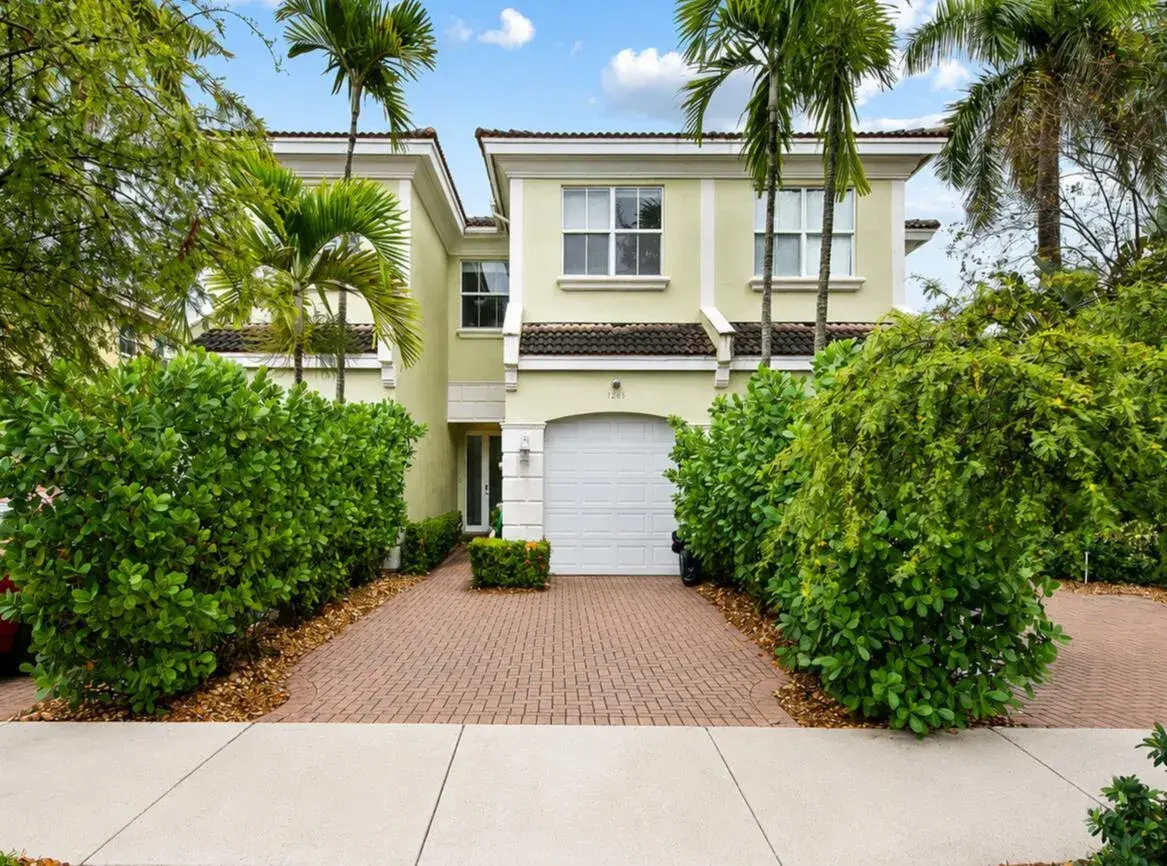 3 bedroom 2 bath Residential for sale at 1226 NE 14th Avenue, Fort Lauderdale FL 33304