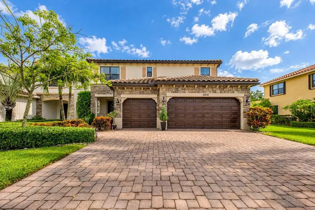 4 bedroom 4 bath Residential for sale at 8832 Sea Chase Drive, Lake Worth FL 33467