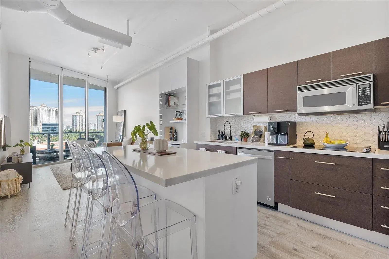 2 bedroom 2 bath Residential for sale at 3029 NE 188TH Street # 610, Aventura FL 33180