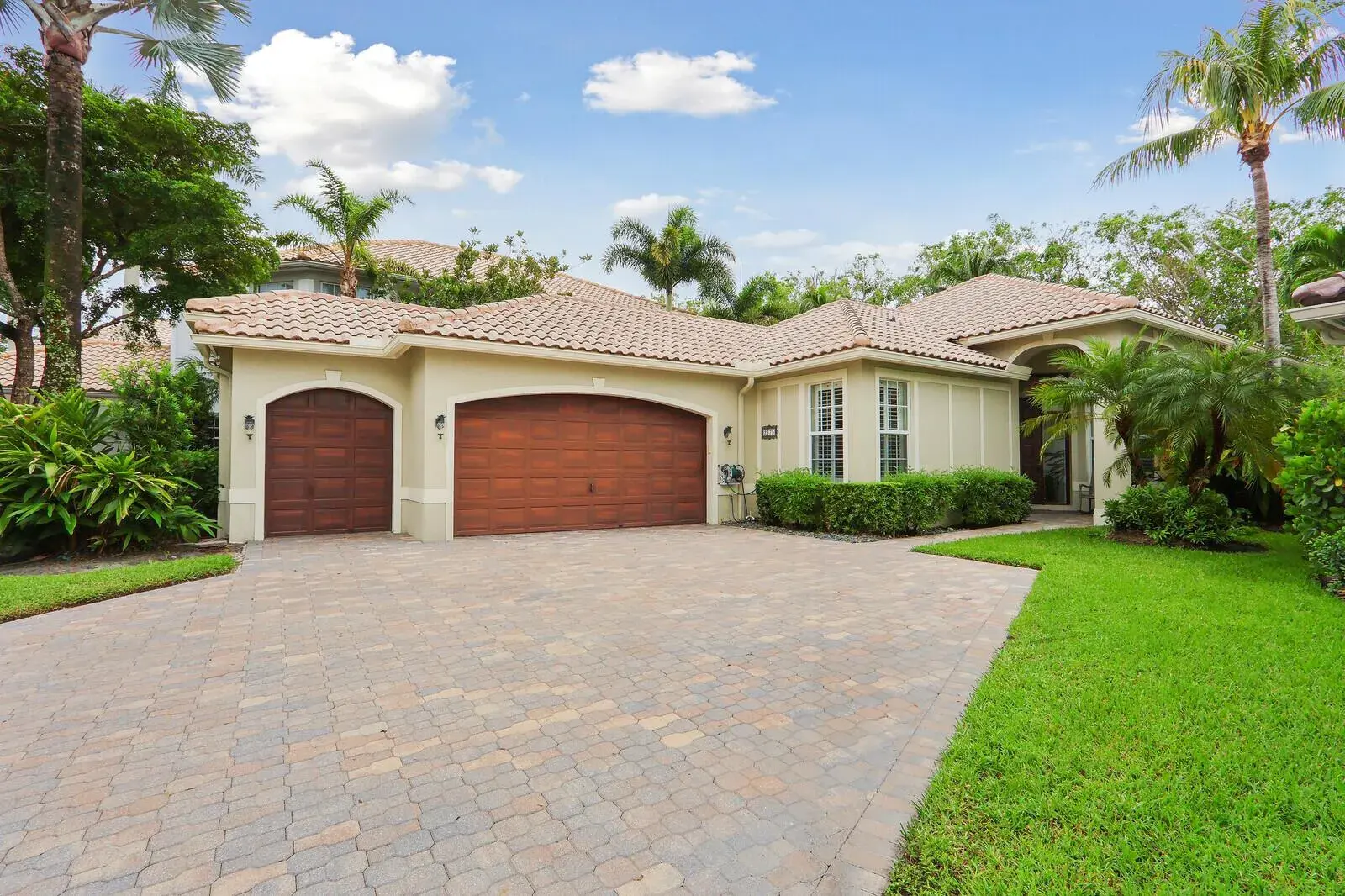 3 bedroom 3 bath Residential for sale at 2675 PLAYERS Court, Wellington FL 33414