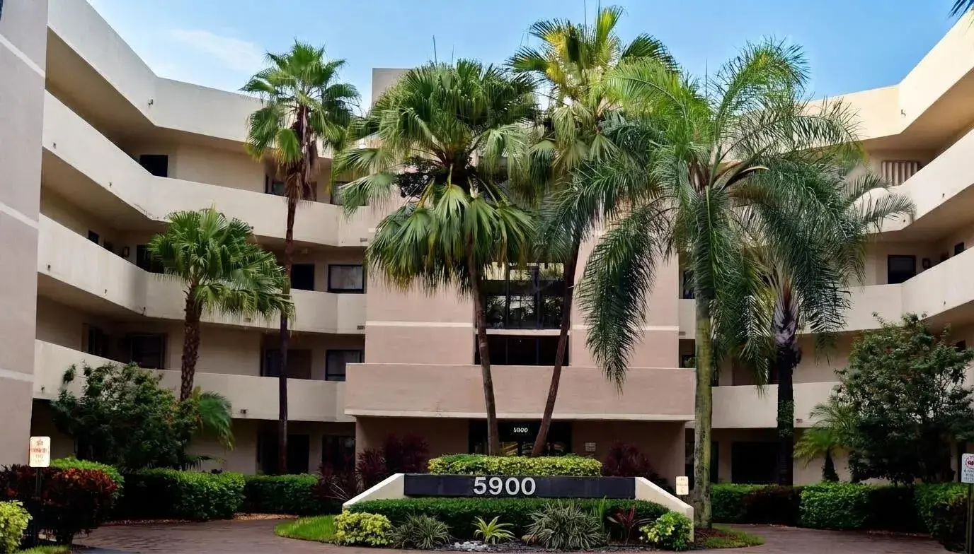 2 bedroom 2 bath Residential for sale at 5900 Camino Del Sol # 302, Boca Raton FL 33433
