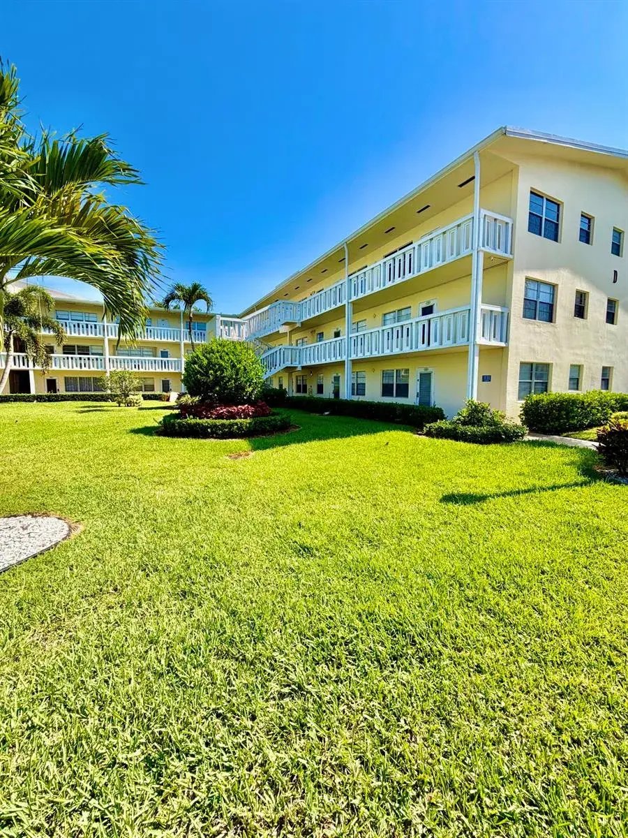 2 bedroom 1 bath Residential for sale at 153 Dorset D, Boca Raton FL 33434