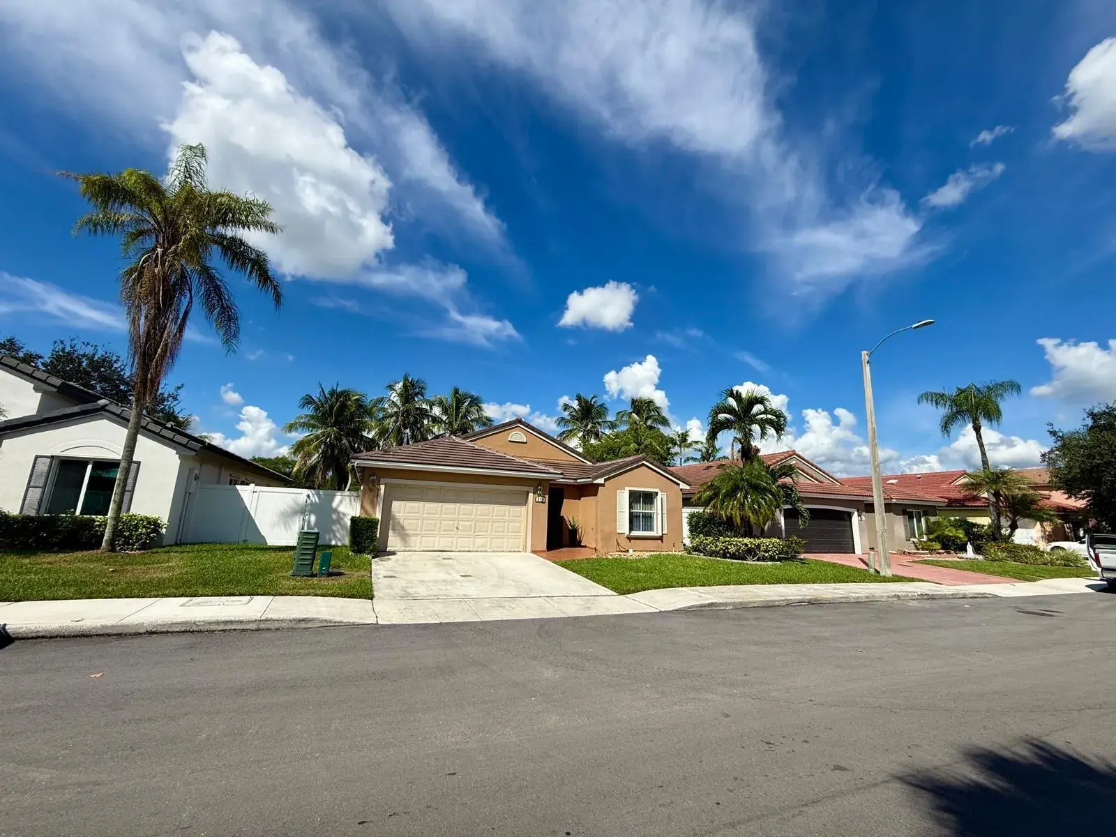 3 bedroom 2 bath Residential for sale at 870 NW 166TH Avenue, Pembroke Pines FL 33028