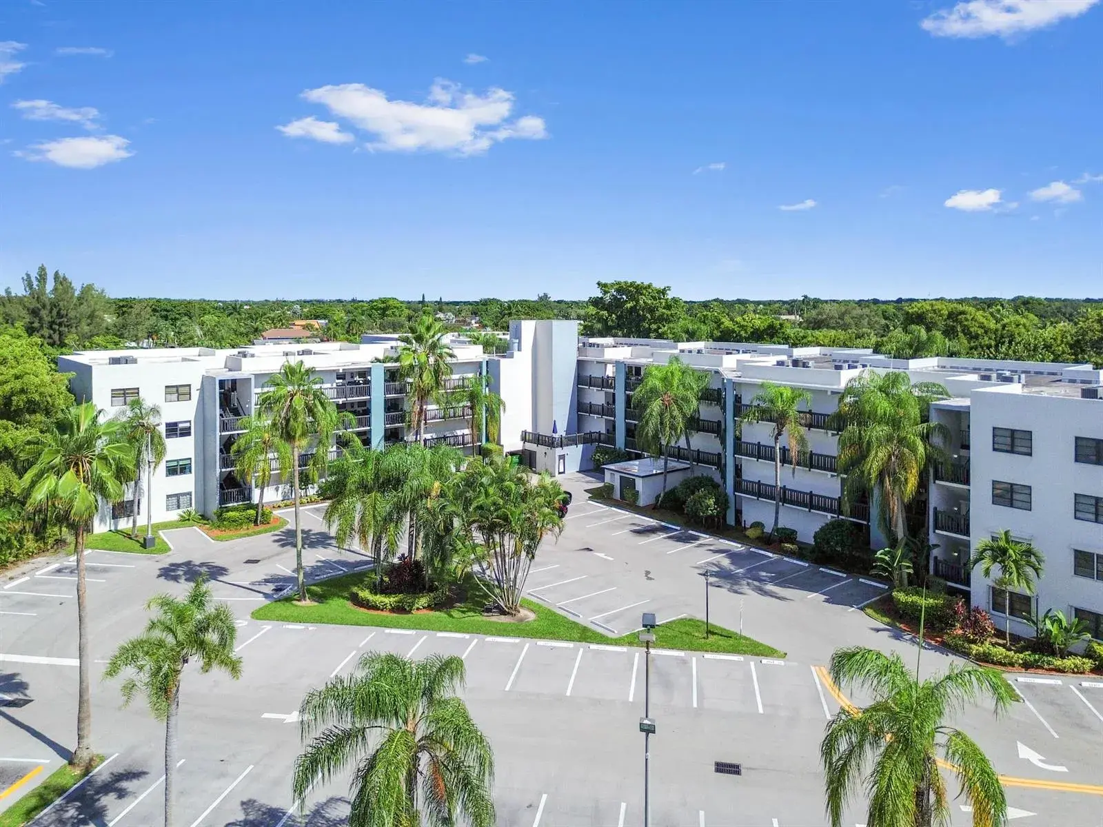 2 bedroom 2 bath Residential for sale at 1021 Mockingbird Lane # 415, Plantation FL 33324
