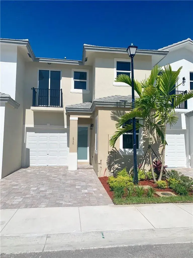 3 bedroom 3 bath Residential for sale at 6935 PINES Circle # 16, Coconut Creek FL 33073